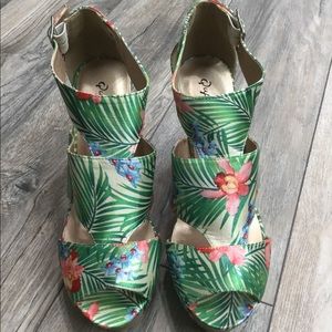 Quipid wedges size 9